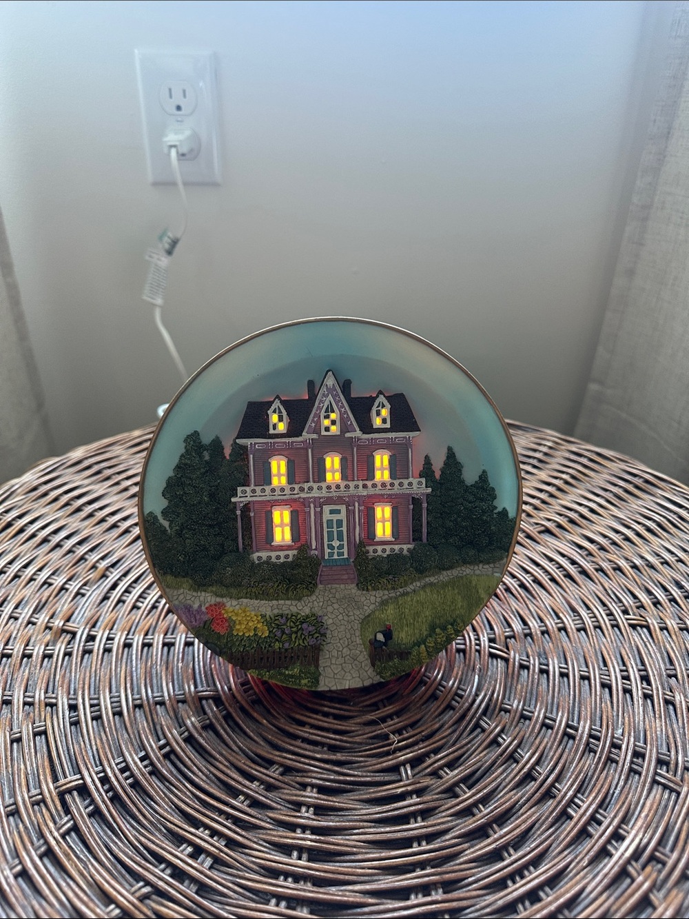 Vintage 3D Lighted Collector Plate Victorian House Night Light Resin Lamp